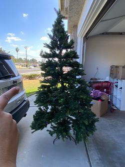 Home Accents Holiday 7.5 ft Barbour Spruce LED Pre-Lit Tree