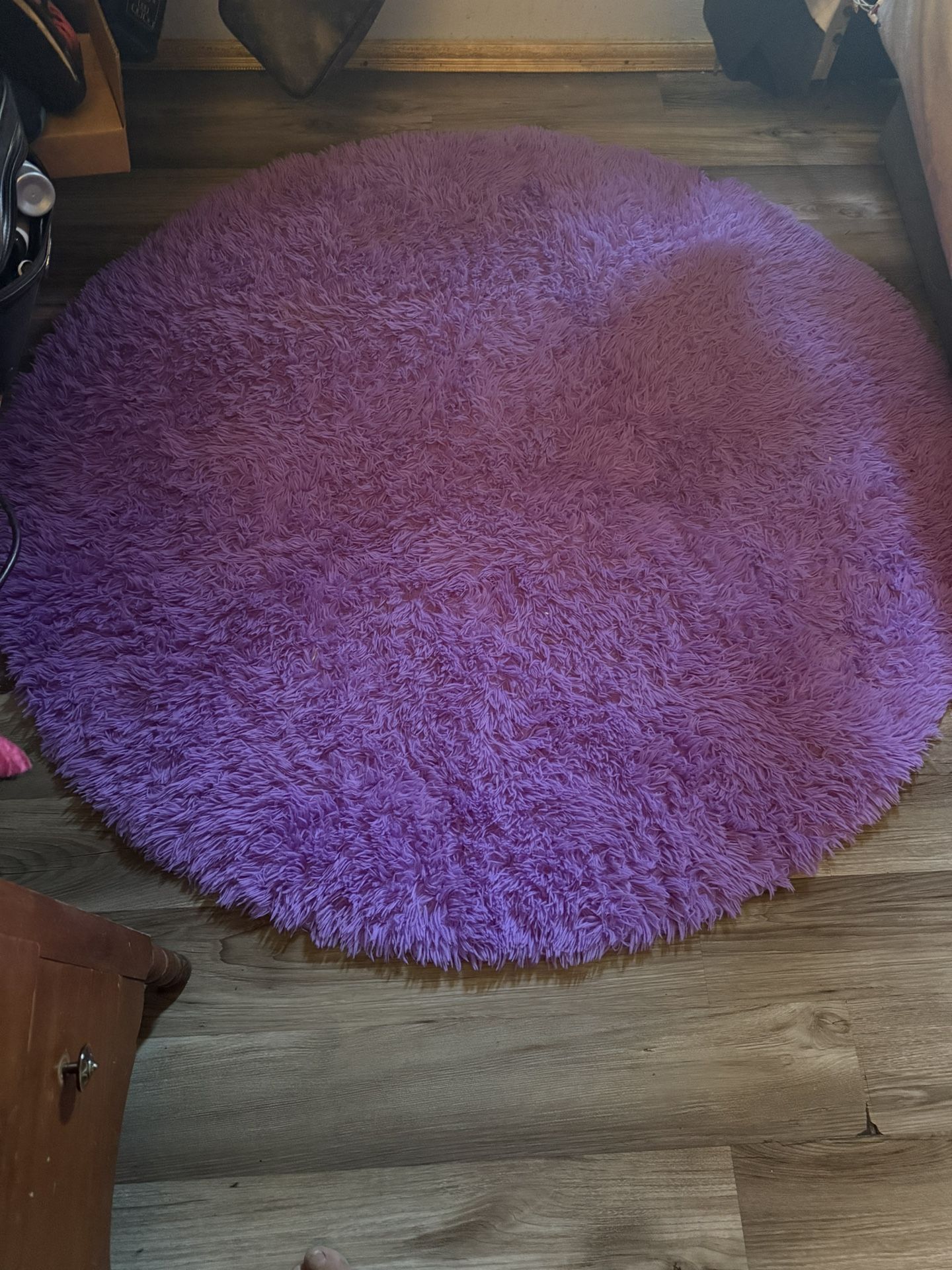 π Fluffy Round Purple Rug β Like New πΎβ¨  Super soft, comfy, and cozy round plush rug β perfect for bedrooms, dorms, living rooms, or vanity setups