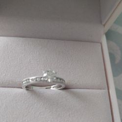 18k White Gold Diamond Ring. 1ct Total Diamond. Nrand: Hearts on Fire