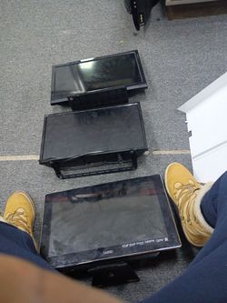 Vizio Flat Screen TV – Lot of 3