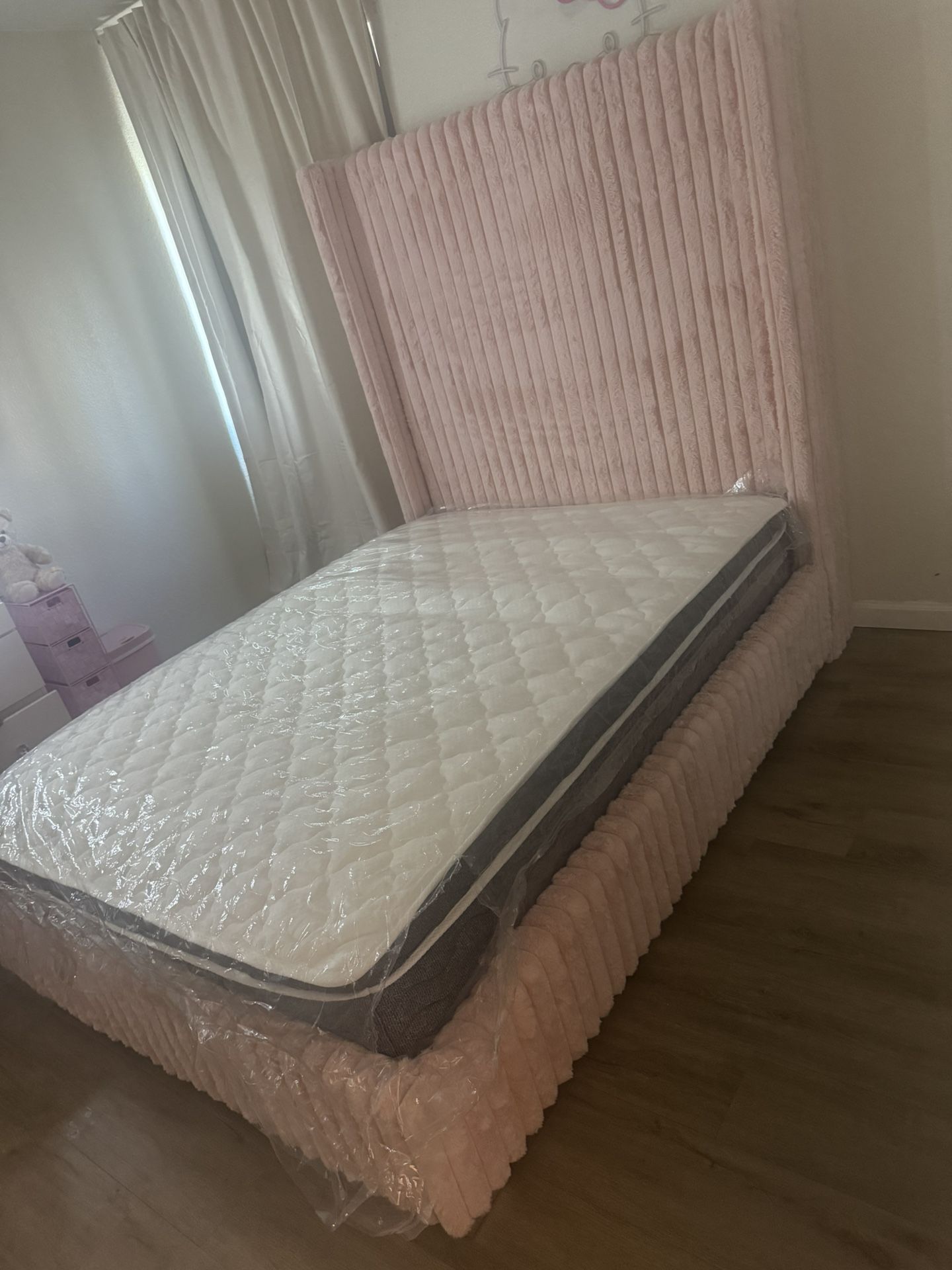 Full Size Pillow Top Mattress New / No Bed Frame