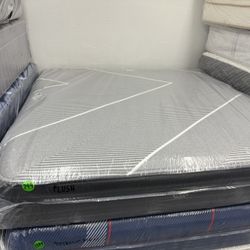 KING SIZE SIMMONS BEAUTYREST BLACK HYBRID (PLUSH) MATTRESS & BOX SPRINGS BED SET