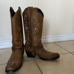 Cowgirl Boots (size 7)
