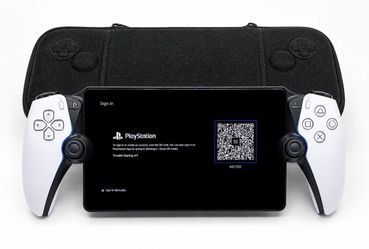 Sony PlayStation Portal Remote Player CFI-Y1001 White/Black w/ Carrying Case