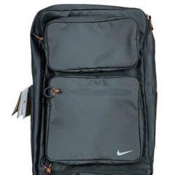 Nike Water Resistant Bag! Delivery 🚚 Included!$200