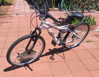 Mongoose mountain bike size 26