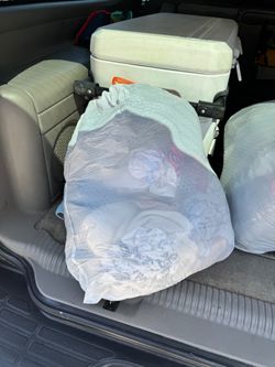 2 bolsas de ropa para niño entre 9 y 11 años
