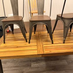 Dinning Table And Chairs 