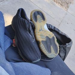 Jordan 11 Black On Black Gun Bottom Size 4