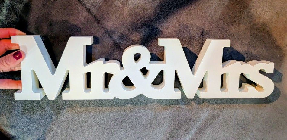 Mr&Mrs wooden sign