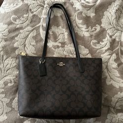 Coach Medium tote in Dark Walnut