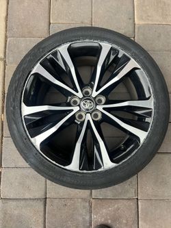 ONLY 1 Toyota Corolla wheel 17in rim