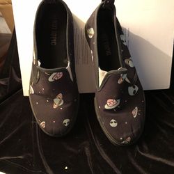 Kids 8 Slip On Alien Shoes