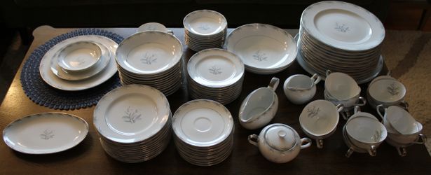 Wentwirth Fine China dinnerware set, pattern Marion 7433, made in Japan (circa 1960s-1970s)