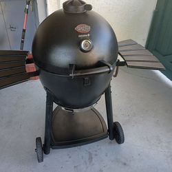 BBQ GIRL Charcoal + Smoker super clean