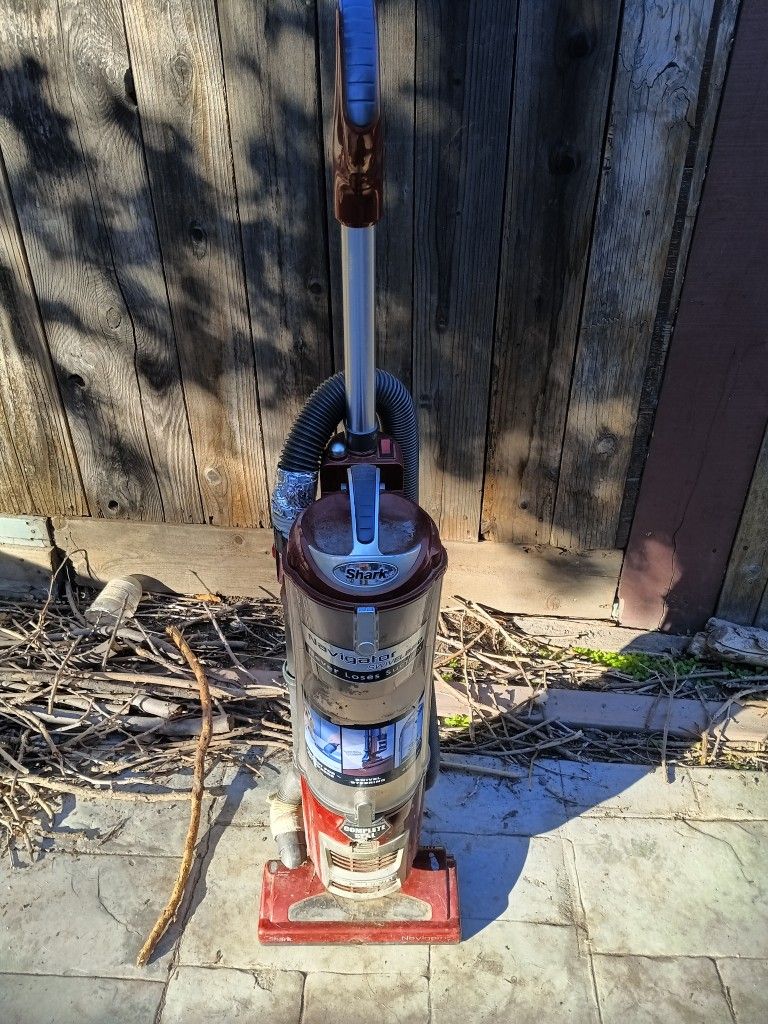 Shark Navigator Swivel Pro upright vacuum