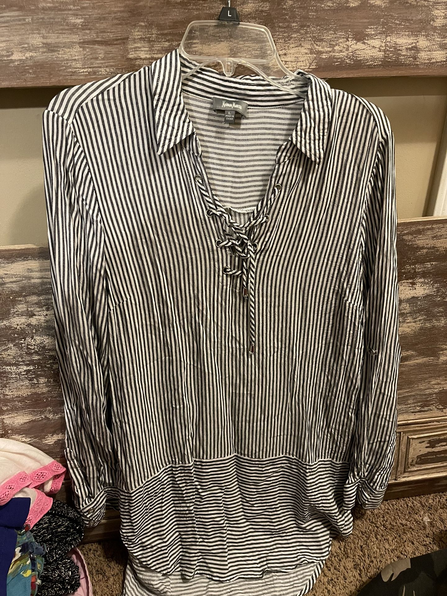 Women's Neiman Marcus Striped Long Blouse Tunic - Tie Front - Large Wore Once Smoke Free