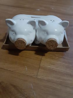 Piggy Salt and Pepper Shakers