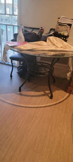 Glass stable w/ 4 chairs