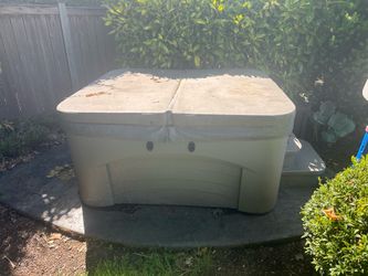 Free hot tub - small leak