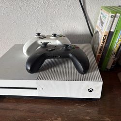 Xbox One with 2 controllers & games