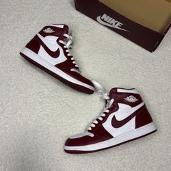 Nike Men Air Jordan 1 Retro High OG Sneakers 