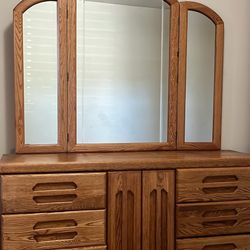Dresser With Mirror 