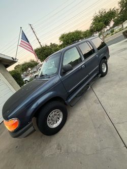 1998 4x4 explorer 130k miles automatic