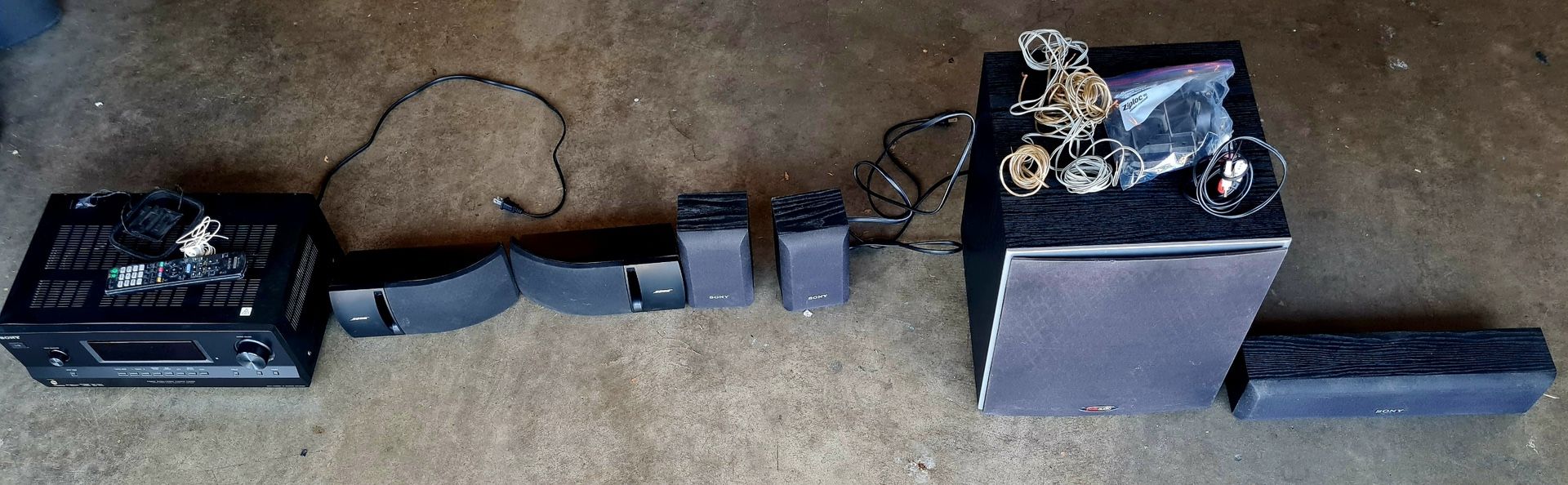 7.1 Sony Speaker System with 5 speakers (incl Subwoofer) 