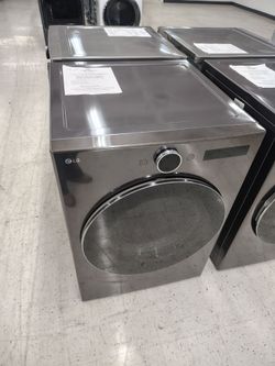 $899 LG SMART gas dryer with turbo steam and ai sensing