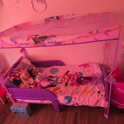 Toddler canopy bed