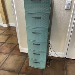 Tupperware six straw chest are split into two nights stand