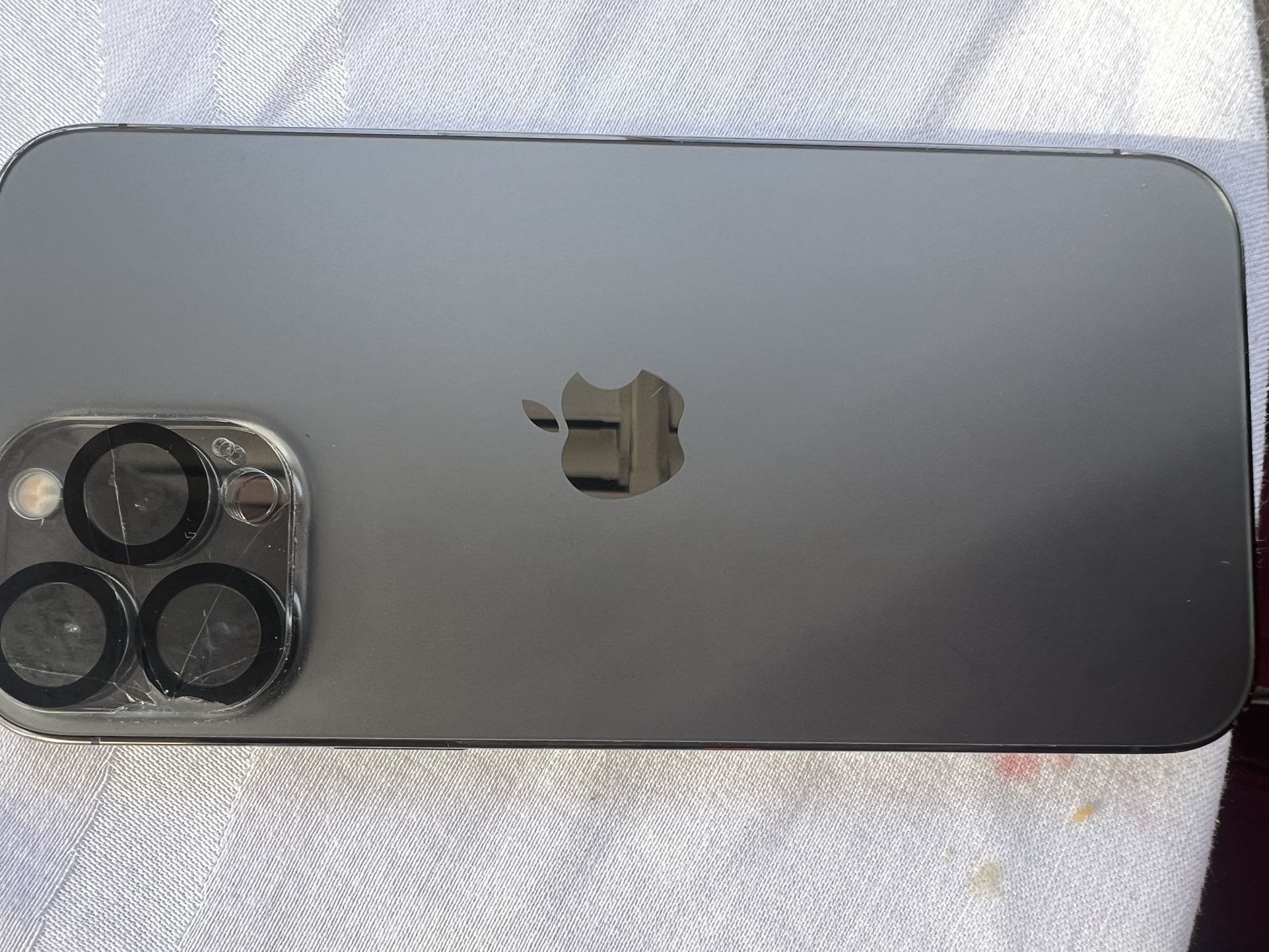 IPHONE 13PRO MAX. WORKS PERFECTLY. LOOK NEW