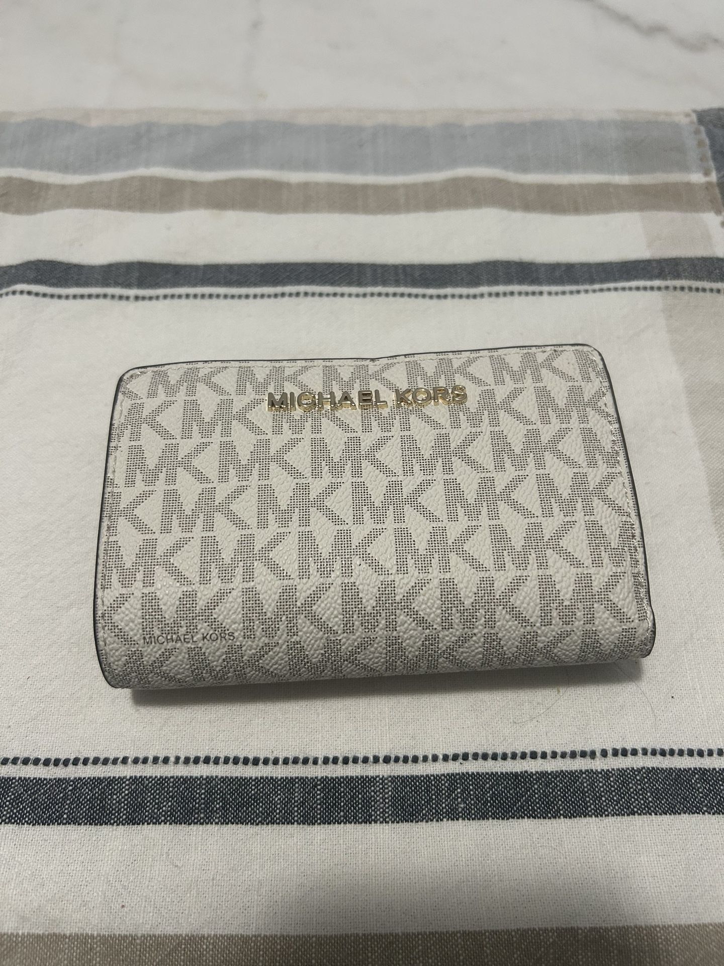 Michael Kors Jet Set Travel Wallet