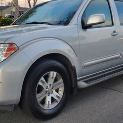 2010 Nissan Pathfinder SE