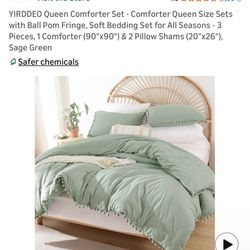 1 Comforter Queen,  2 Shams 
