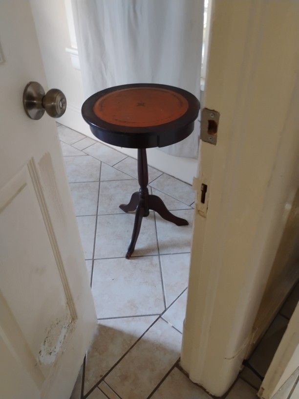Antique Leather Top Side Table. Excellent Condition
