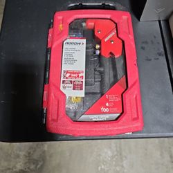 Arrow One-Handed Swivel Rivet Gun Kit (100 Rivets Included) – New