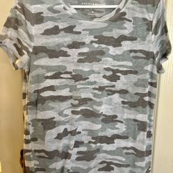 Lucky Brand Size S Camo T-shirt