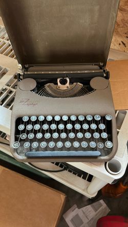 Vintage Corona Zephyr Typewriter 