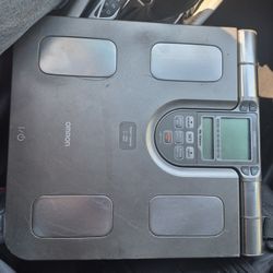 Omron Scale.
With memory