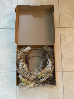 Beige Pampas Grass Wreath With Fairy Lights