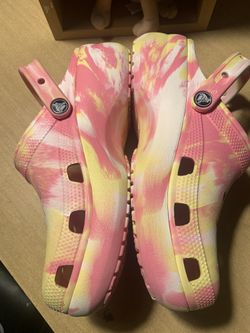 Women’s Size 9.0 CROCS Platform Shoes Pink & Yellow Swirl w/ Strap