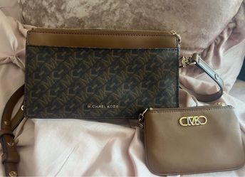 Final sales! Micheal Kors small crossbody bag and wallet pouch