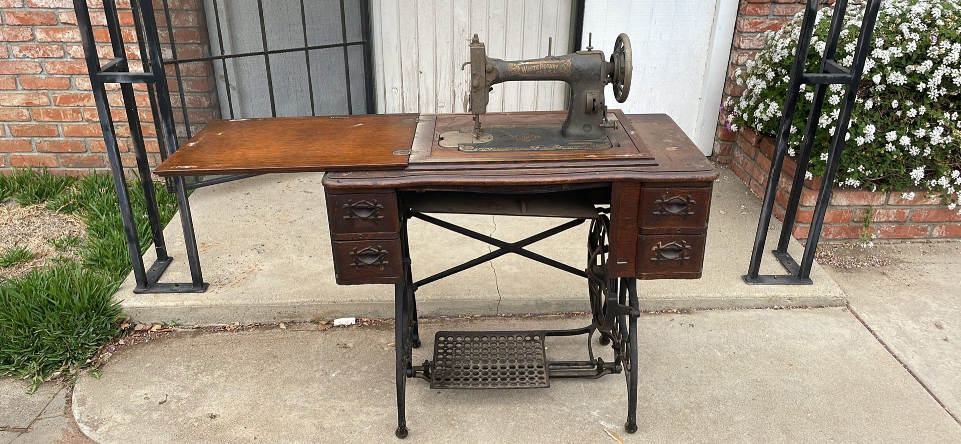 Antique White Rotary Treadle Sewing Table w/instruction book. . As is. Pick up deliver. 34x18x30