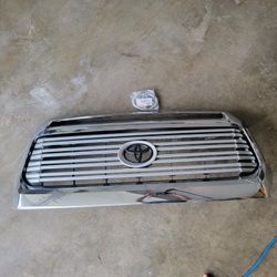 14 - 21 Toyota Tundr Grill Assembly