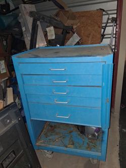 Tool box with wheels