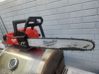 Milwaukee M18 FUEL 16in 18V Chainsaw