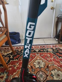 ADULT SCOOTER MADE BY GOTRAX SPEED 15MPH  RANGE 25 MILES. WORKS GREAT