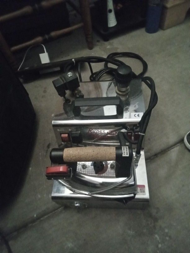 Aeolus Professional Iron Steam